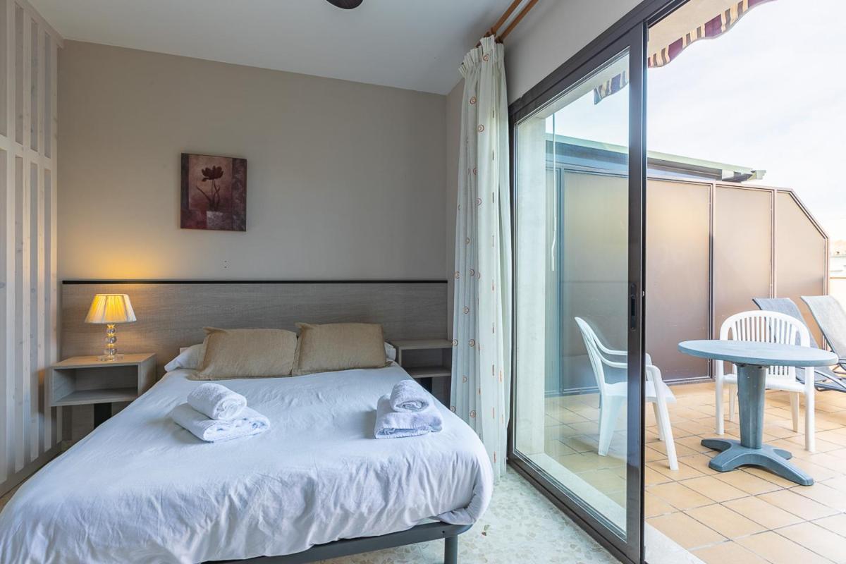 Apartamentos Guerrero Torre Del Mar Eksteriør billede